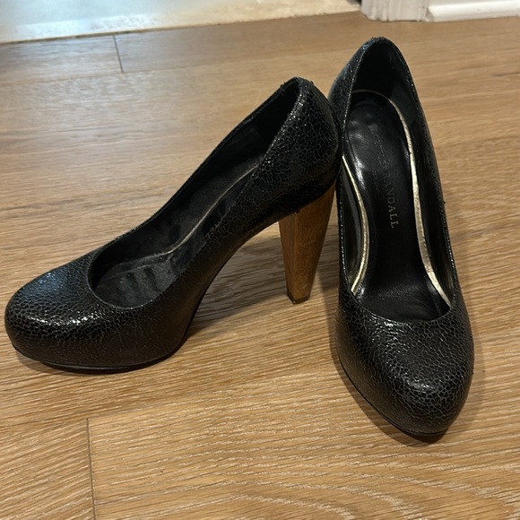 Loeffler Randall black pebbled leather heels. Size 6. - Picture 2 of 4